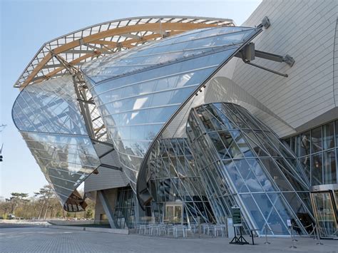 how to reach fondation louis vuitton.